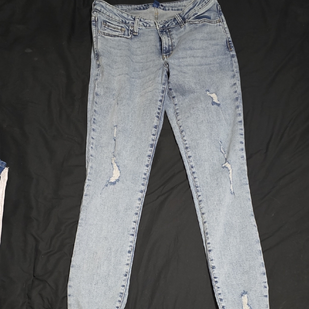 Arizona Jean Company Light Blue Distressed Skinny Jeans